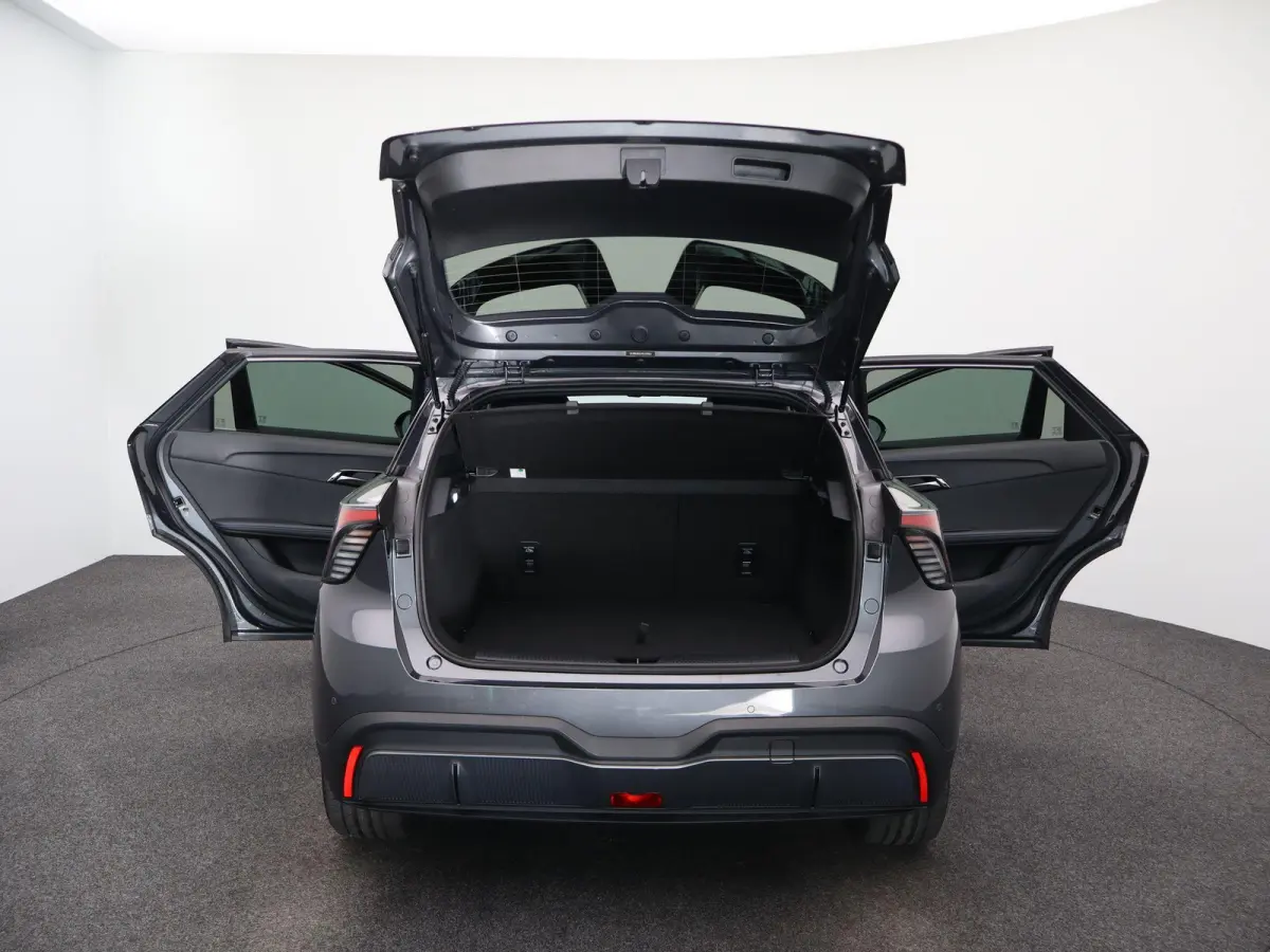 Luxury 64 kWh | NAVIGATIE | STOELVERWARMING | LICHTMETALEN VELGEN 18 " | 12 MAANDEN BOVAG GARANTIE |