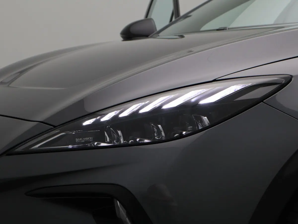 Luxury 64 kWh | NAVIGATIE | STOELVERWARMING | LICHTMETALEN VELGEN 18 " | 12 MAANDEN BOVAG GARANTIE |