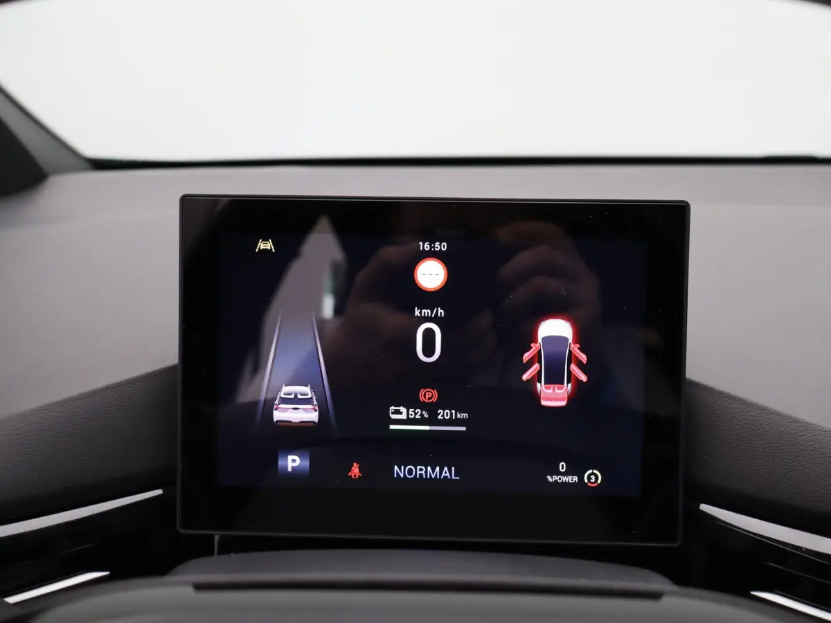 Luxury 64 kWh | NAVIGATIE | STOELVERWARMING | LICHTMETALEN VELGEN 18 " | 12 MAANDEN BOVAG GARANTIE |