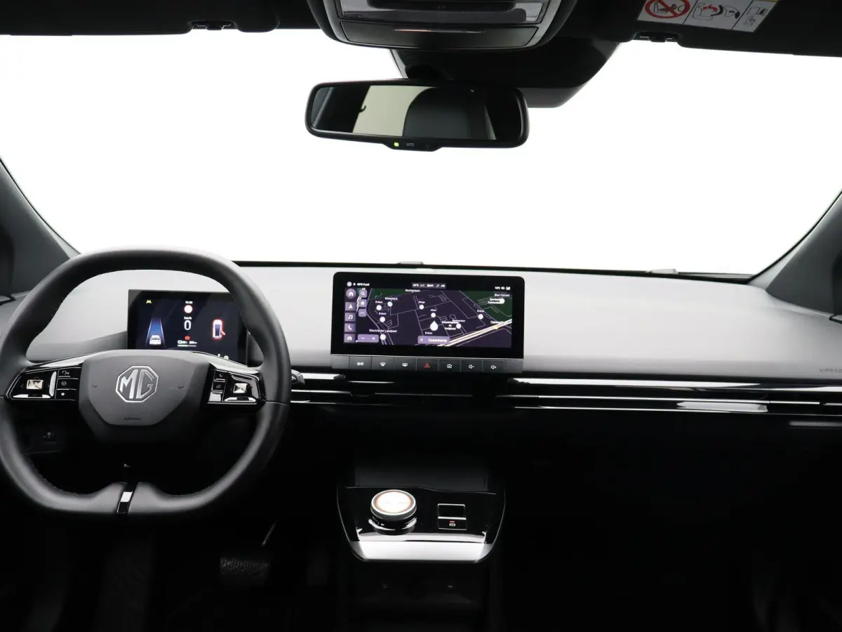 Luxury 64 kWh | NAVIGATIE | STOELVERWARMING | LICHTMETALEN VELGEN 18 " | 12 MAANDEN BOVAG GARANTIE |