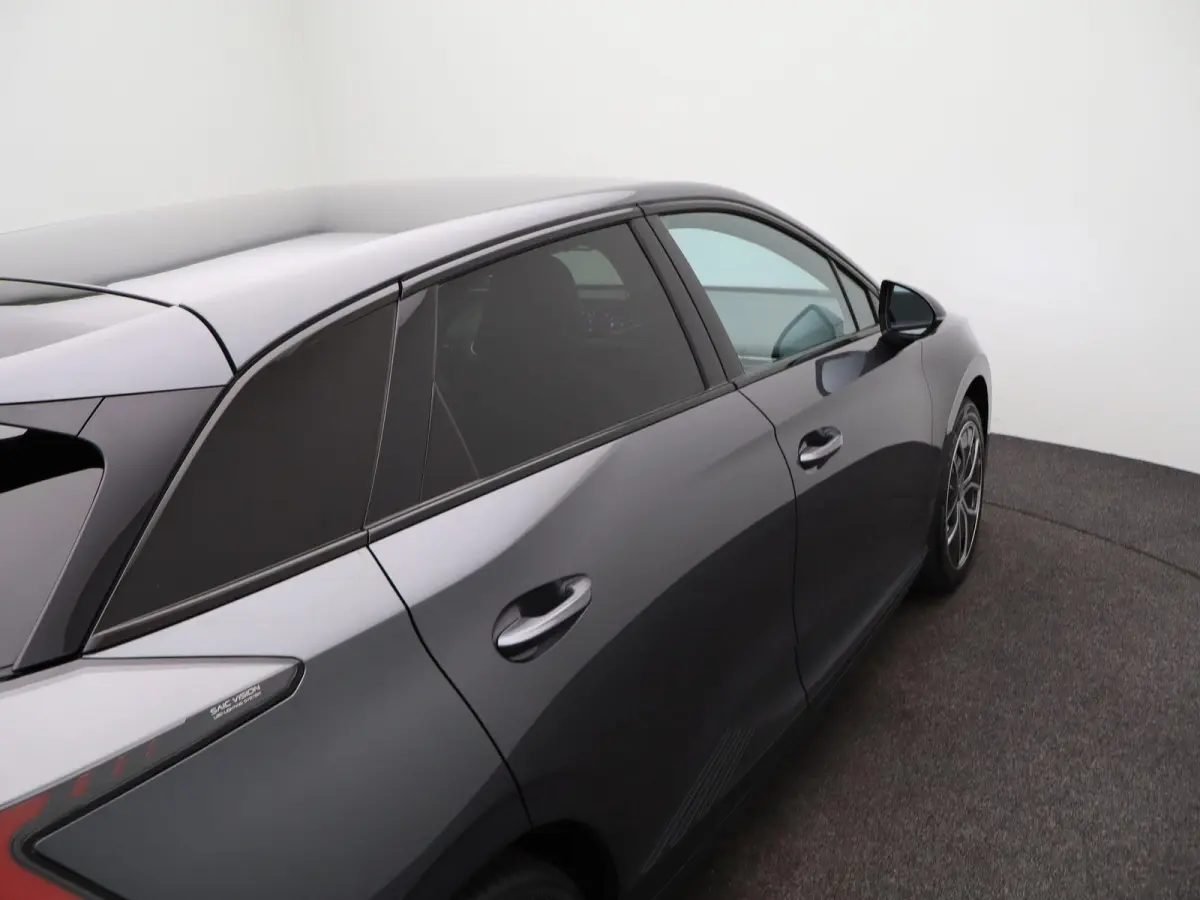 Luxury 64 kWh | NAVIGATIE | STOELVERWARMING | LICHTMETALEN VELGEN 18 " | 12 MAANDEN BOVAG GARANTIE |