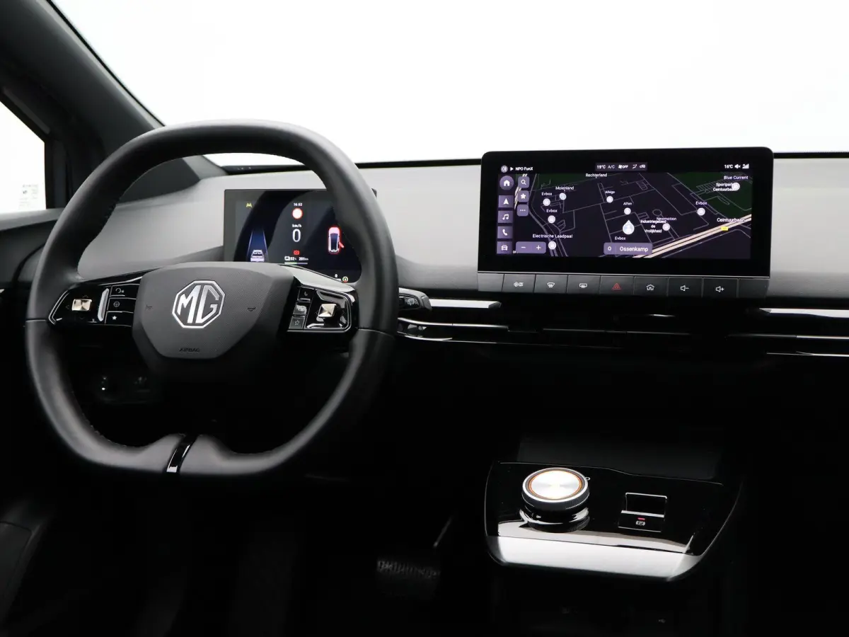 Luxury 64 kWh | NAVIGATIE | STOELVERWARMING | LICHTMETALEN VELGEN 18 " | 12 MAANDEN BOVAG GARANTIE |
