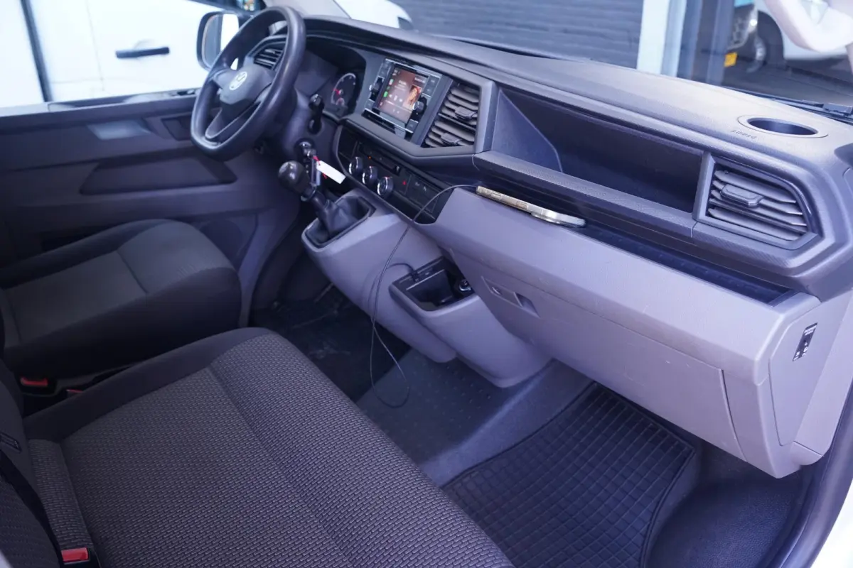 2.0 TDI 110 pk L1H1 Airco, Camera Apple Carplay, Laadruimte Pakket, PDC V+A, 3-Zits