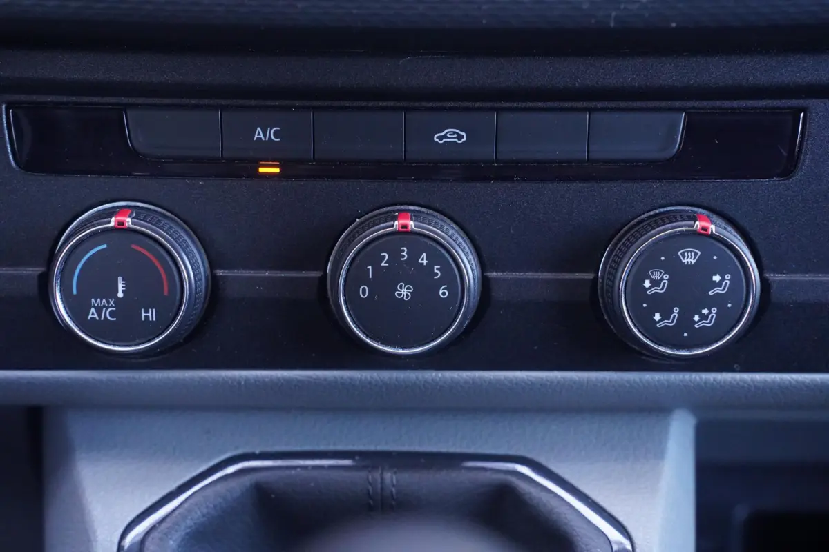 2.0 TDI 110 pk L1H1 Airco, Camera Apple Carplay, Laadruimte Pakket, PDC V+A, 3-Zits