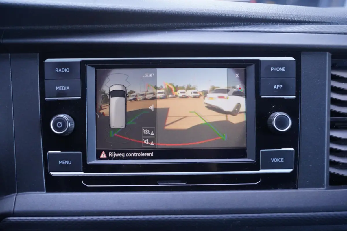 2.0 TDI 110 pk L1H1 Airco, Camera Apple Carplay, Laadruimte Pakket, PDC V+A, 3-Zits