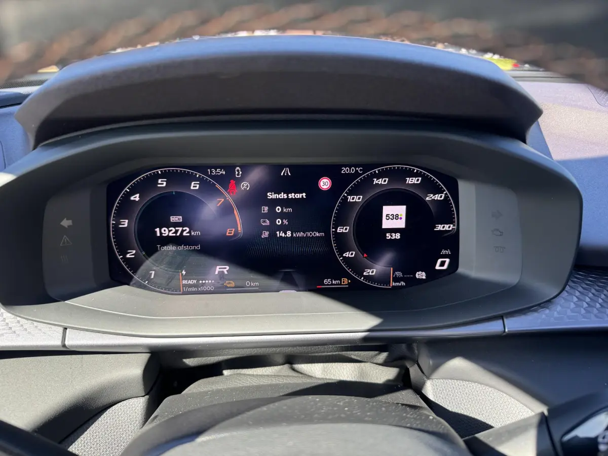 1.5 e-HYBRID 200kW VZ DSG VAN: € 48.900,- VOOR: 45.877,- UW HERFSTVOORDEEL: 3.023,- 272 PK! | PLUG-IN-HYBRIDE | KEY LESS ENTRY | PANORAMADAK | 360° CAMERA | EL. STOELEN MET GEHEUGEN| RIJK