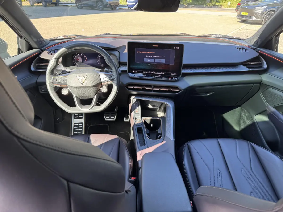 1.5 e-HYBRID 200kW VZ DSG VAN: € 48.900,- VOOR: 45.877,- UW HERFSTVOORDEEL: 3.023,- 272 PK! | PLUG-IN-HYBRIDE | KEY LESS ENTRY | PANORAMADAK | 360° CAMERA | EL. STOELEN MET GEHEUGEN| RIJK