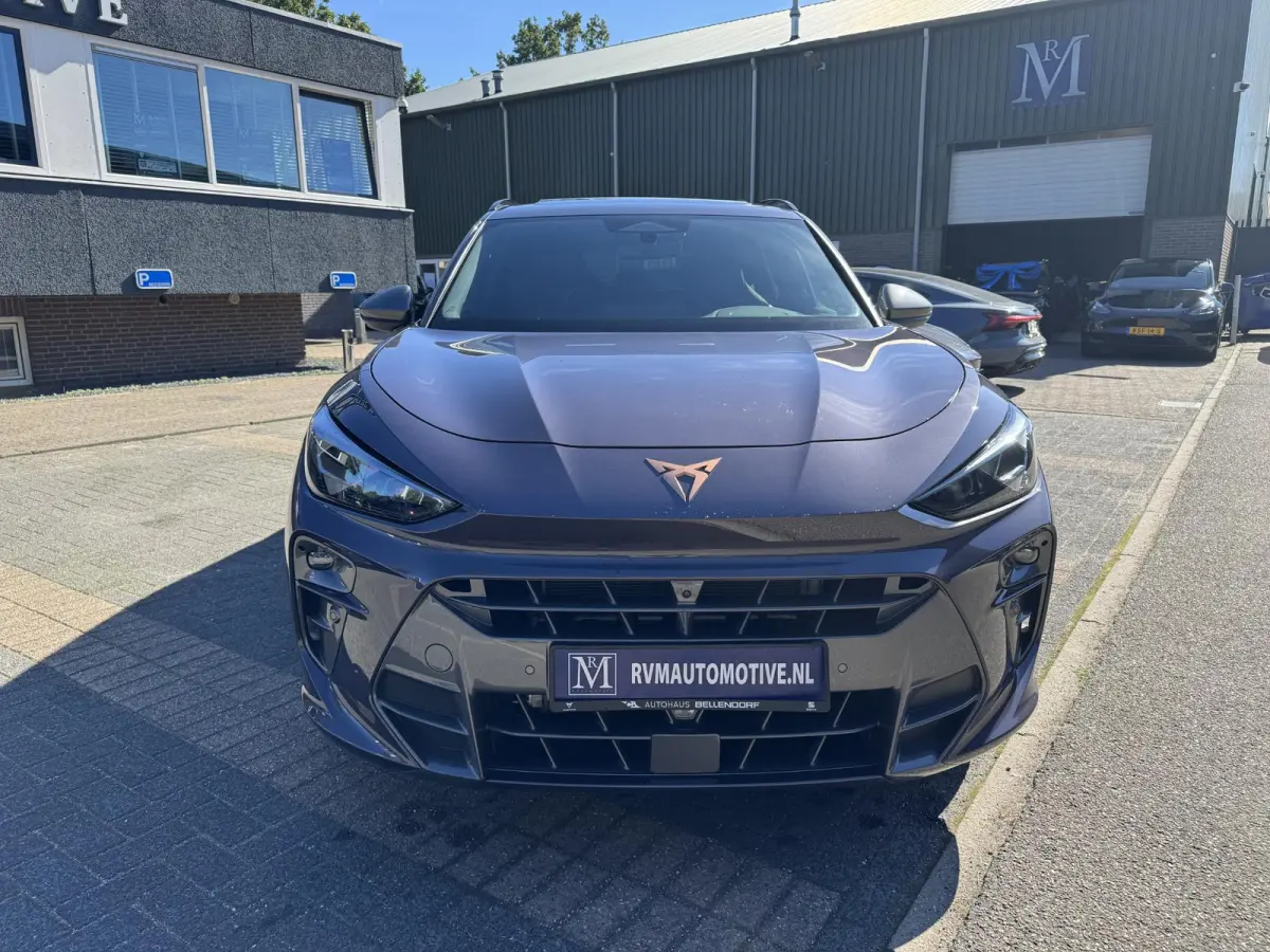 1.5 e-HYBRID 200kW VZ DSG VAN: € 48.900,- VOOR: 45.877,- UW HERFSTVOORDEEL: 3.023,- 272 PK! | PLUG-IN-HYBRIDE | KEY LESS ENTRY | PANORAMADAK | 360° CAMERA | EL. STOELEN MET GEHEUGEN| RIJK