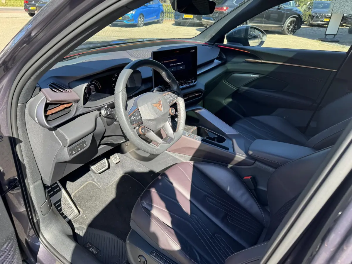 1.5 e-HYBRID 200kW VZ DSG VAN: € 48.900,- VOOR: 45.877,- UW HERFSTVOORDEEL: 3.023,- 272 PK! | PLUG-IN-HYBRIDE | KEY LESS ENTRY | PANORAMADAK | 360° CAMERA | EL. STOELEN MET GEHEUGEN| RIJK