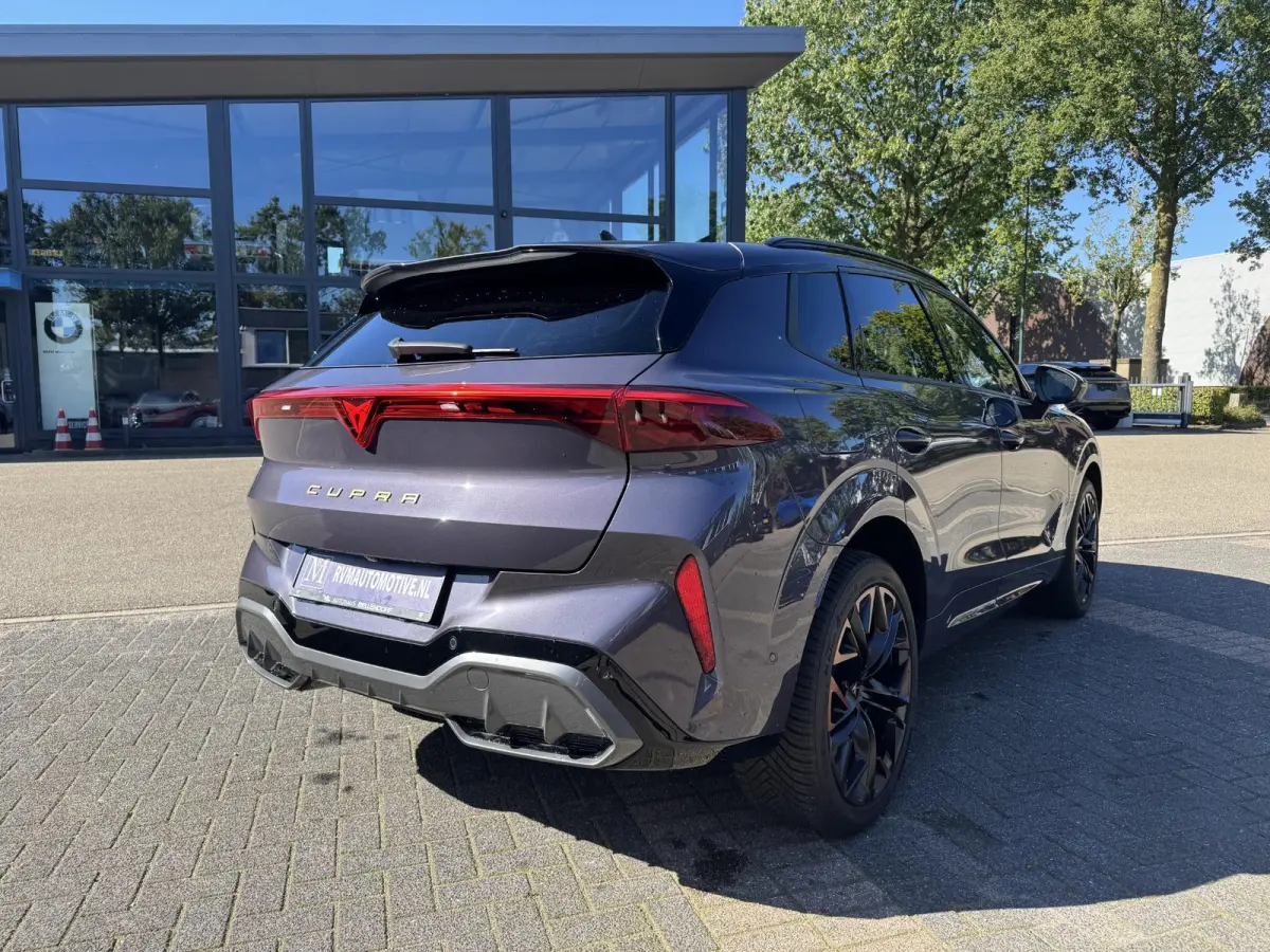 1.5 e-HYBRID 200kW VZ DSG VAN: € 48.900,- VOOR: 45.877,- UW HERFSTVOORDEEL: 3.023,- 272 PK! | PLUG-IN-HYBRIDE | KEY LESS ENTRY | PANORAMADAK | 360° CAMERA | EL. STOELEN MET GEHEUGEN| RIJK