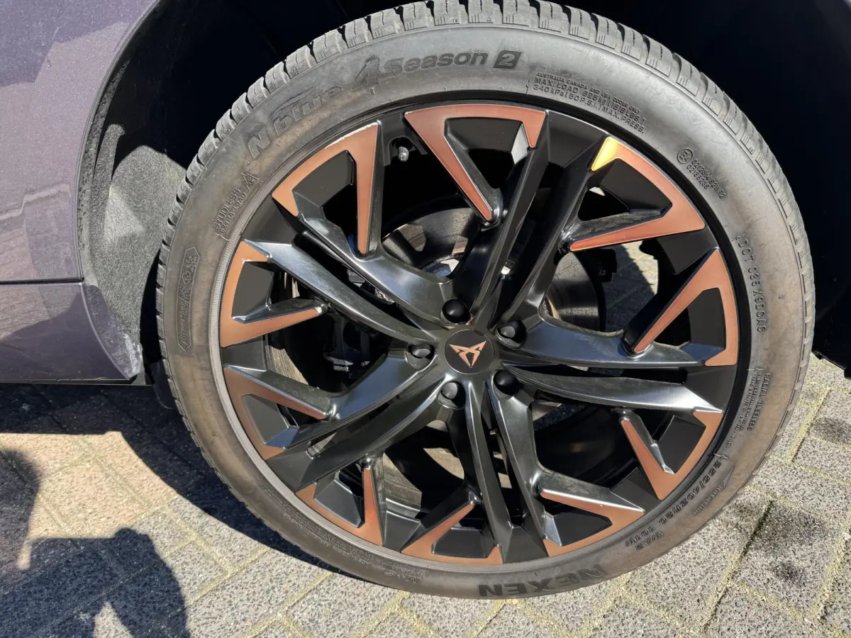 1.5 e-HYBRID 200kW VZ DSG VAN: € 48.900,- VOOR: 45.877,- UW HERFSTVOORDEEL: 3.023,- 272 PK! | PLUG-IN-HYBRIDE | KEY LESS ENTRY | PANORAMADAK | 360° CAMERA | EL. STOELEN MET GEHEUGEN| RIJK