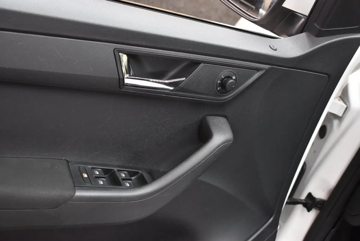 1.2 TSI Drive Navi Cruise Airco PDC 16" Dealerauto Nwe APK