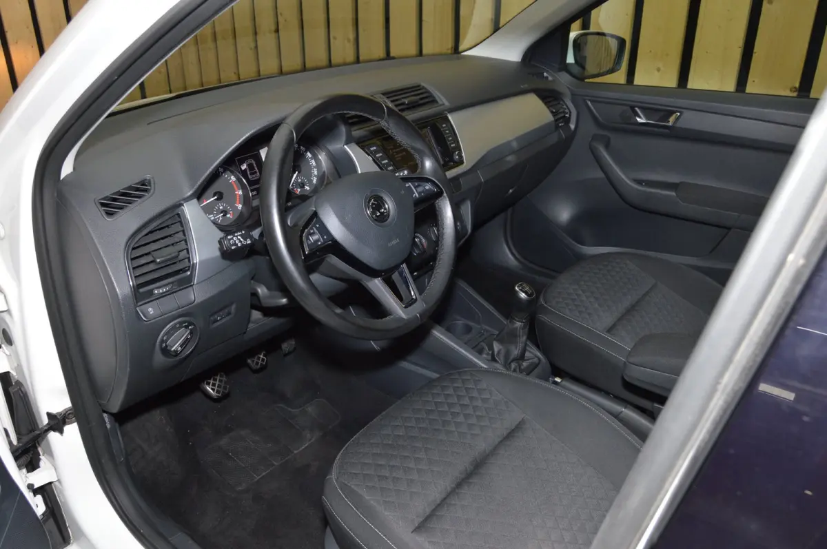 1.2 TSI Drive Navi Cruise Airco PDC 16" Dealerauto Nwe APK