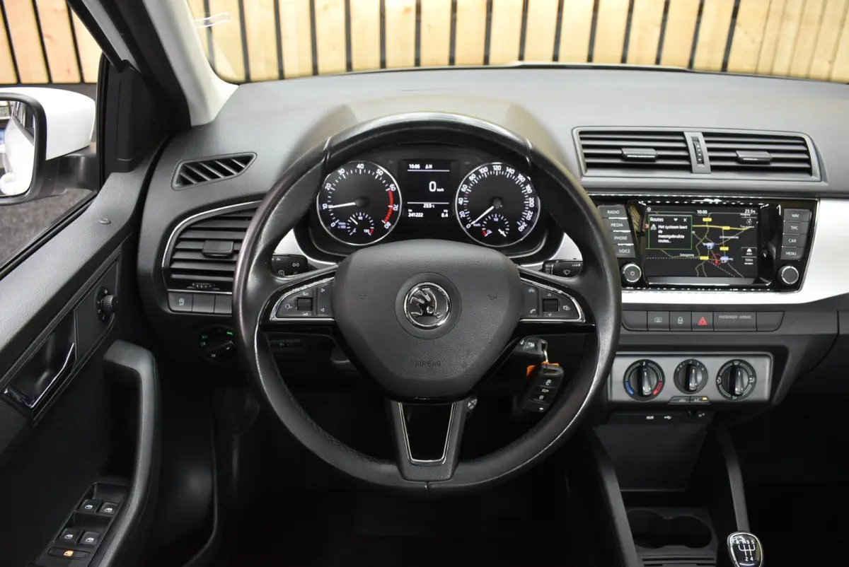 1.2 TSI Drive Navi Cruise Airco PDC 16" Dealerauto Nwe APK