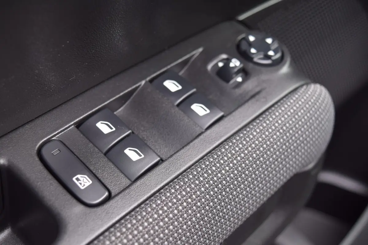 1.2 PureTech Feel | Navi | Clima | Cruise | NAP + APK 8-2027