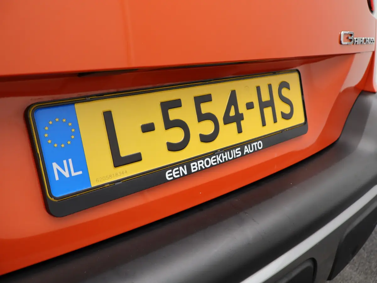 1.2 PureTech Shine | Automaat | Carplay | Parkeersensoren Voor en Achter | Navi | Clima | Stoelverwarming | 16" LMV