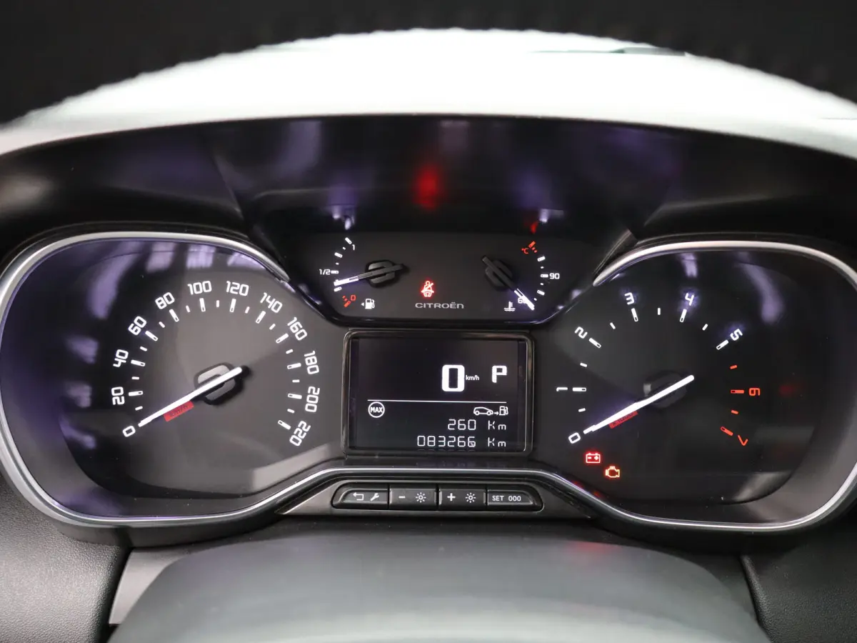 1.2 PureTech Shine | Automaat | Carplay | Parkeersensoren Voor en Achter | Navi | Clima | Stoelverwarming | 16" LMV