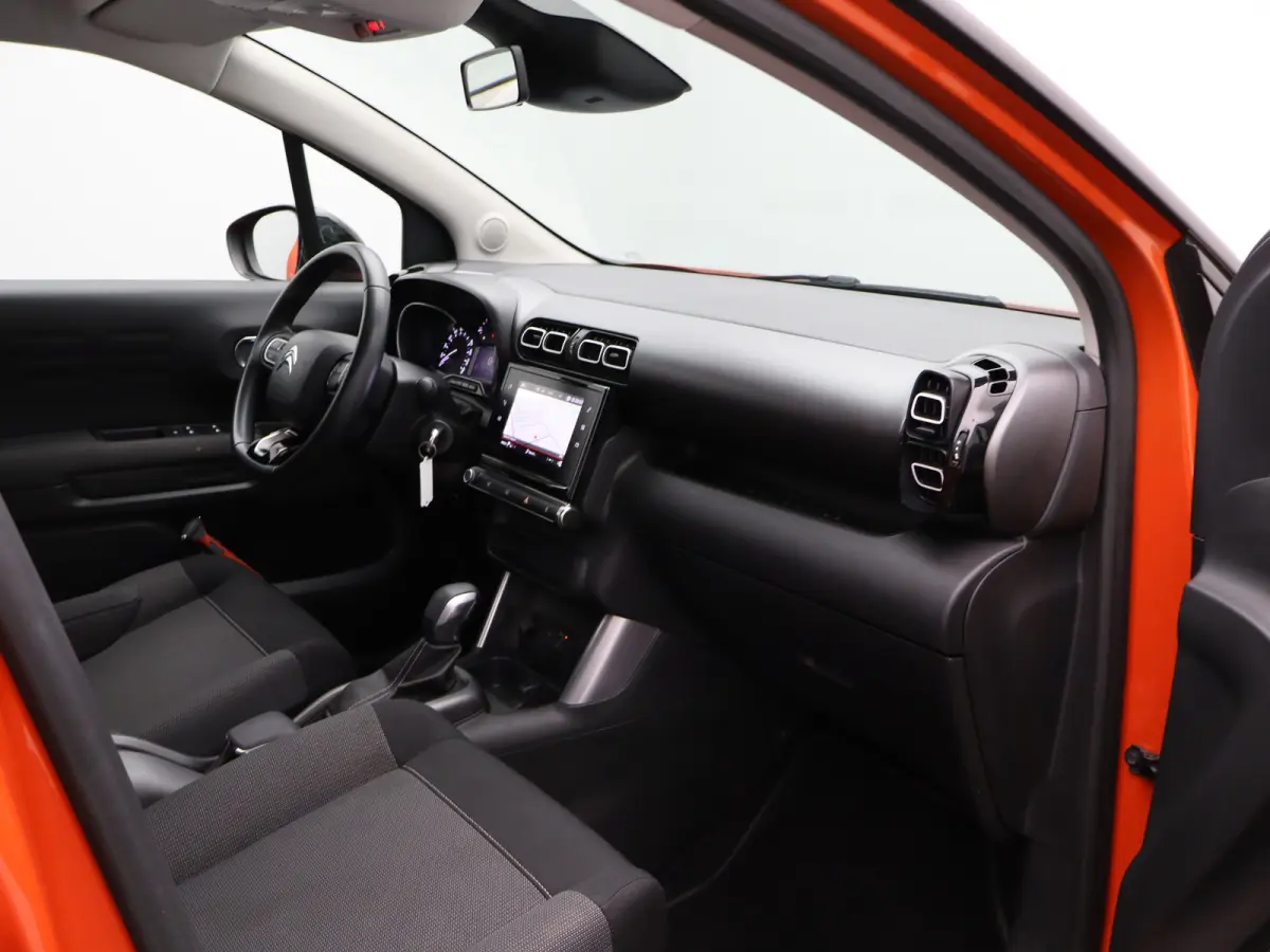 1.2 PureTech Shine | Automaat | Carplay | Parkeersensoren Voor en Achter | Navi | Clima | Stoelverwarming | 16" LMV