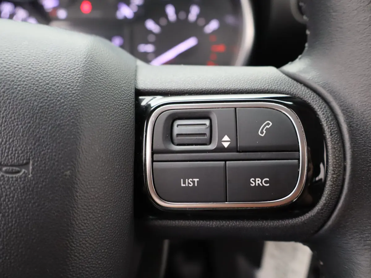 1.2 PureTech Shine | Automaat | Carplay | Parkeersensoren Voor en Achter | Navi | Clima | Stoelverwarming | 16" LMV