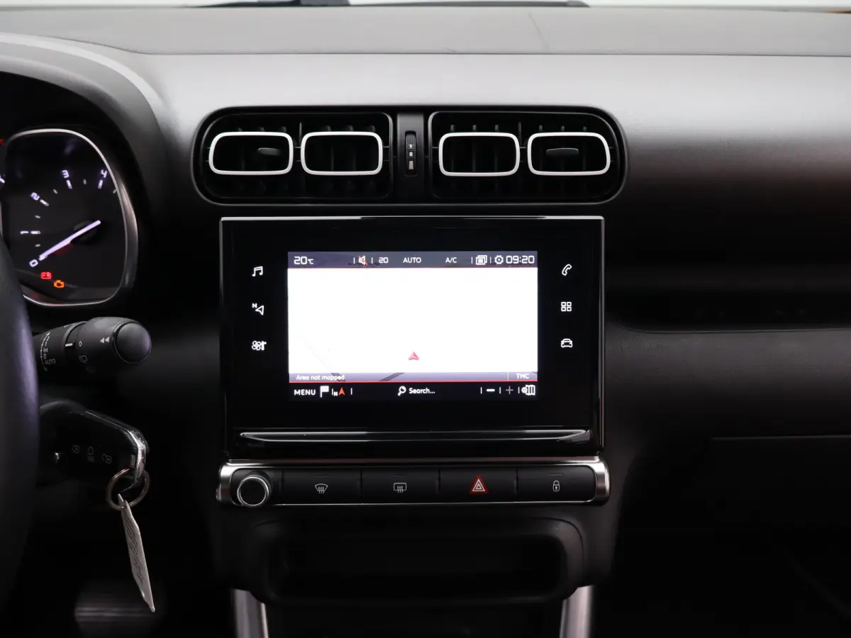 1.2 PureTech Shine | Automaat | Carplay | Parkeersensoren Voor en Achter | Navi | Clima | Stoelverwarming | 16" LMV