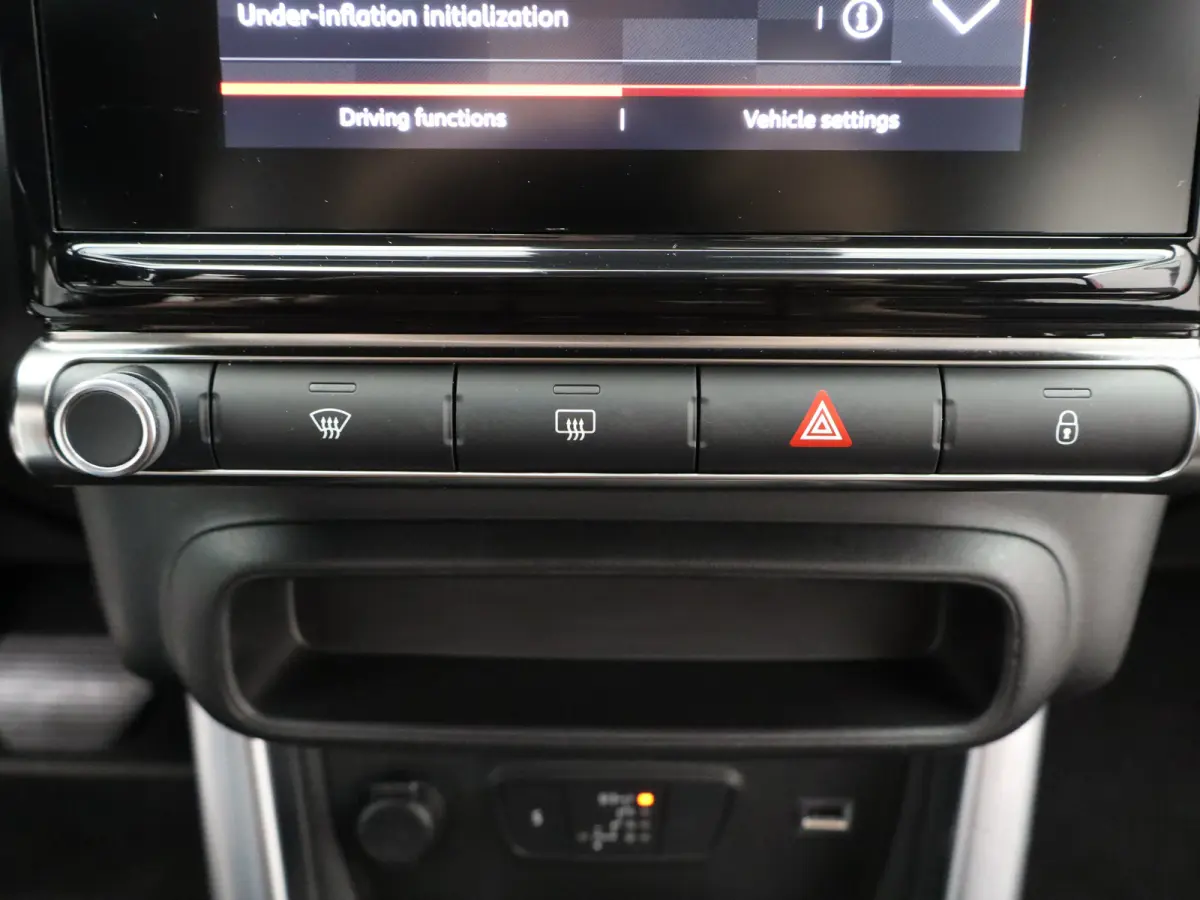 1.2 PureTech Shine | Automaat | Carplay | Parkeersensoren Voor en Achter | Navi | Clima | Stoelverwarming | 16" LMV