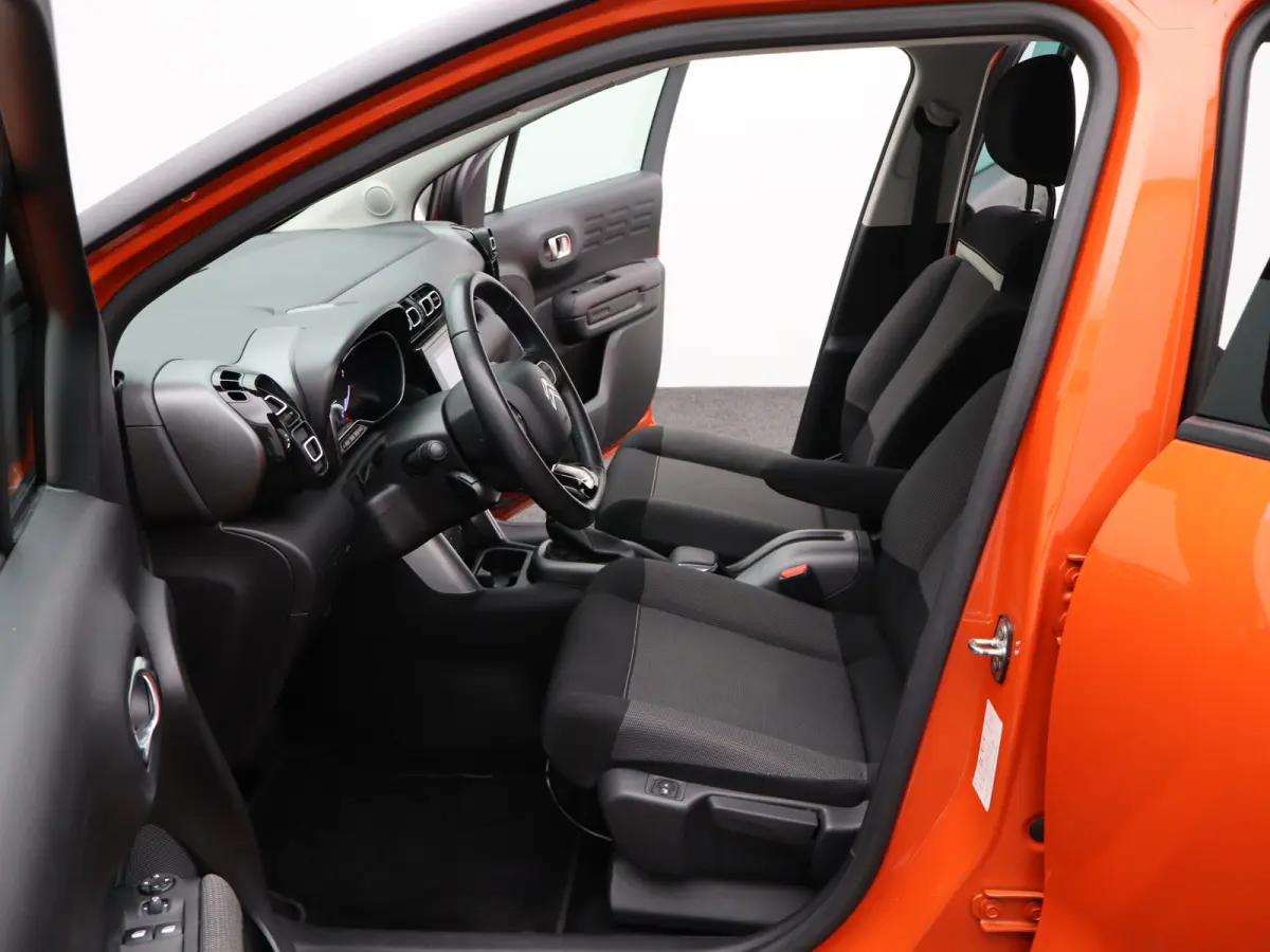 1.2 PureTech Shine | Automaat | Carplay | Parkeersensoren Voor en Achter | Navi | Clima | Stoelverwarming | 16" LMV