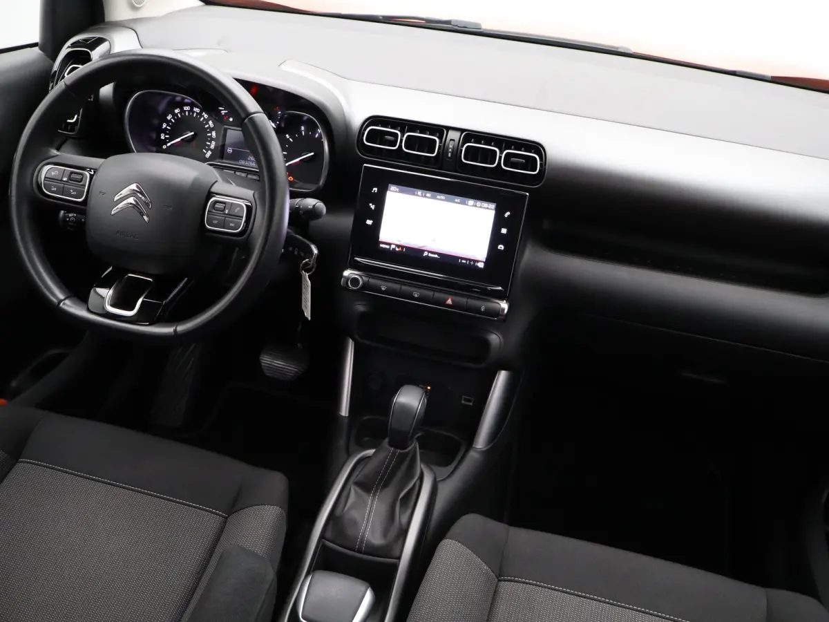 1.2 PureTech Shine | Automaat | Carplay | Parkeersensoren Voor en Achter | Navi | Clima | Stoelverwarming | 16" LMV