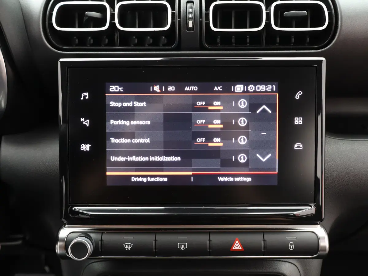 1.2 PureTech Shine | Automaat | Carplay | Parkeersensoren Voor en Achter | Navi | Clima | Stoelverwarming | 16" LMV