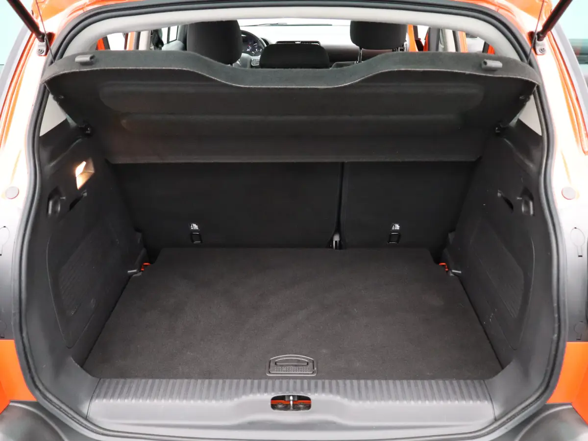 1.2 PureTech Shine | Automaat | Carplay | Parkeersensoren Voor en Achter | Navi | Clima | Stoelverwarming | 16" LMV