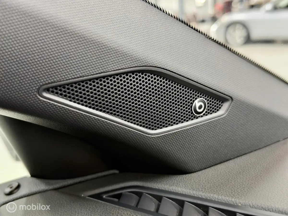 2.0 TSI GTI | Pano | Beats | ACC | IQ Drive | 18" | Maxton Design | Digital Cockpit | Sfeer | Parksensor | Apple- & Android Carplay | 200PK