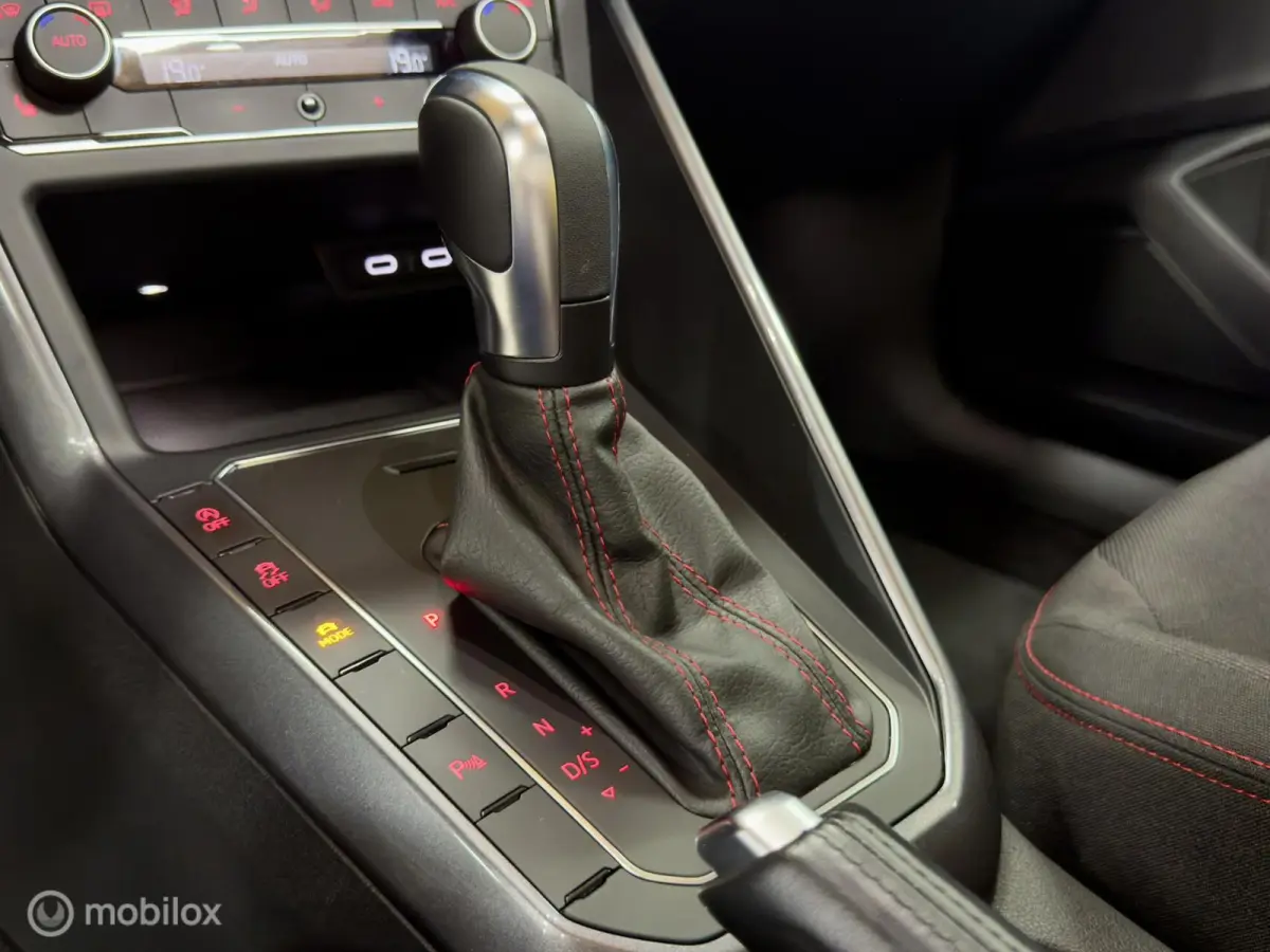 2.0 TSI GTI | Pano | Beats | ACC | IQ Drive | 18" | Maxton Design | Digital Cockpit | Sfeer | Parksensor | Apple- & Android Carplay | 200PK