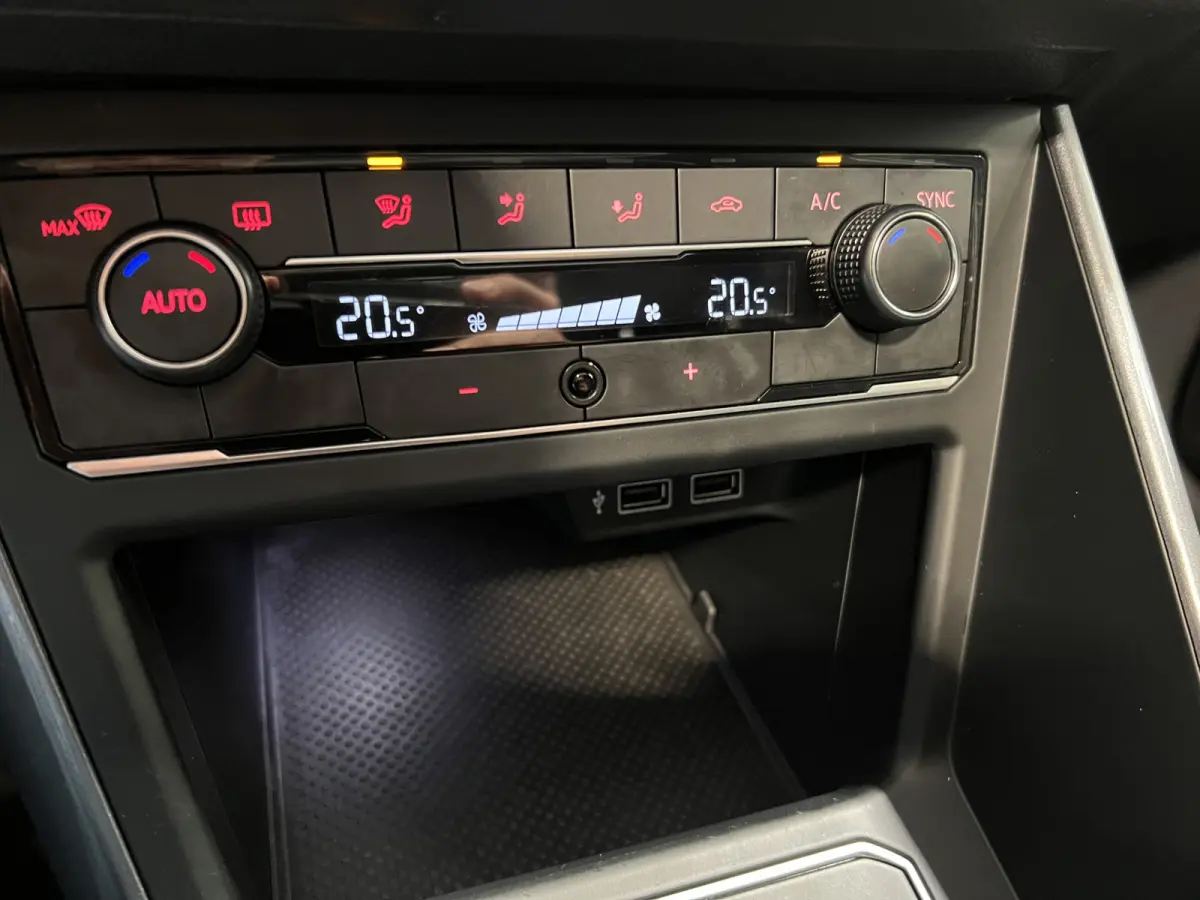 1.0 TSI Highline Panoramadak | Navigatie/Android/Apple Carplay | LM Velgen 17" |
