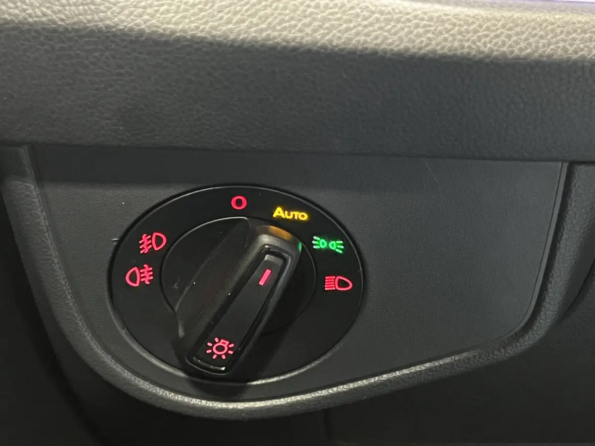 1.0 TSI Highline Panoramadak | Navigatie/Android/Apple Carplay | LM Velgen 17" |