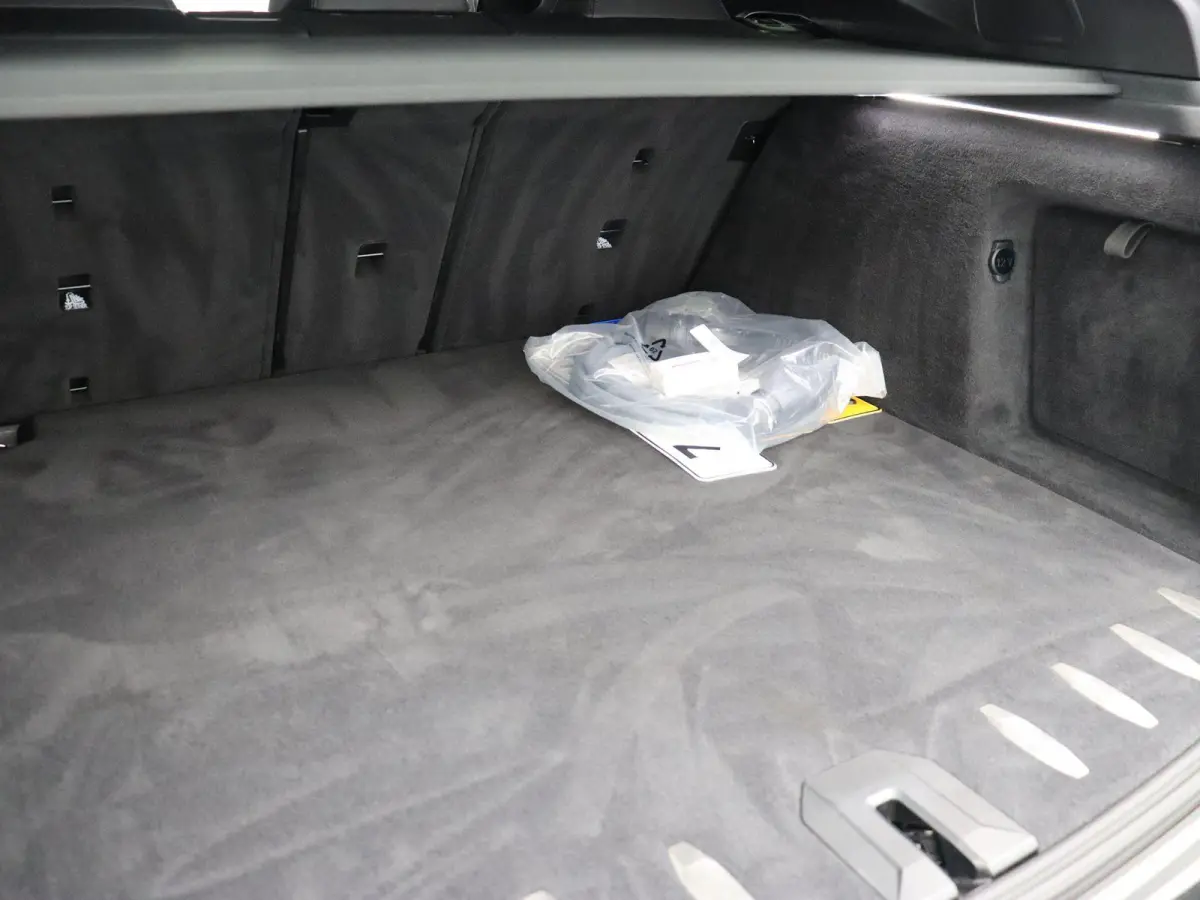 PHEV Comfort Pack | Adaptief M Onderstel Professional | Trekhaak | Driving Assistant Professional | Bowers & Wilkins | 23''