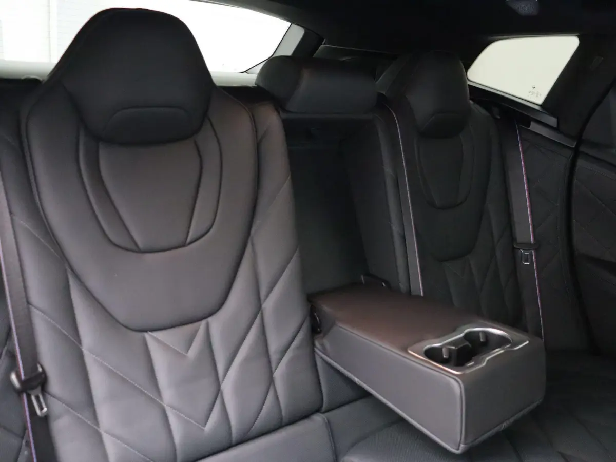 PHEV Comfort Pack | Adaptief M Onderstel Professional | Trekhaak | Driving Assistant Professional | Bowers & Wilkins | 23''