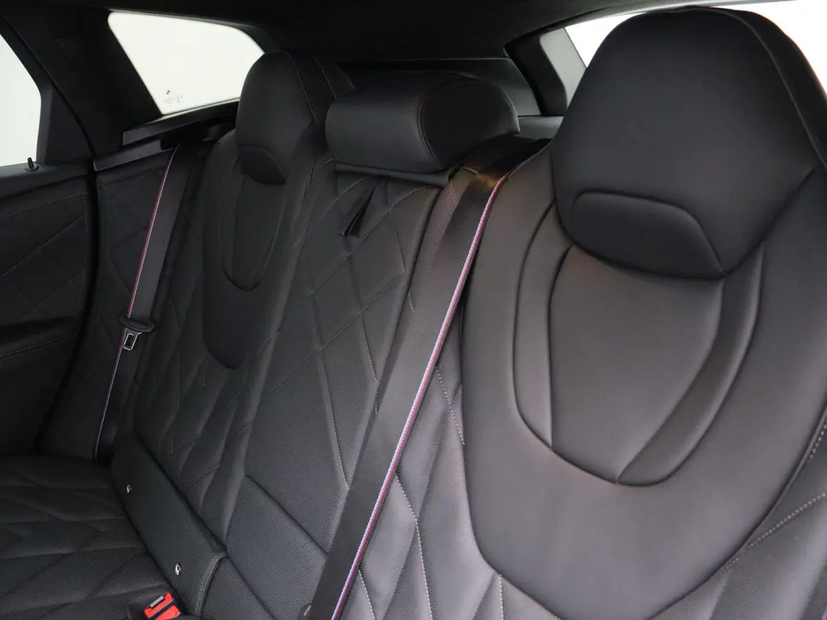PHEV Comfort Pack | Adaptief M Onderstel Professional | Trekhaak | Driving Assistant Professional | Bowers & Wilkins | 23''