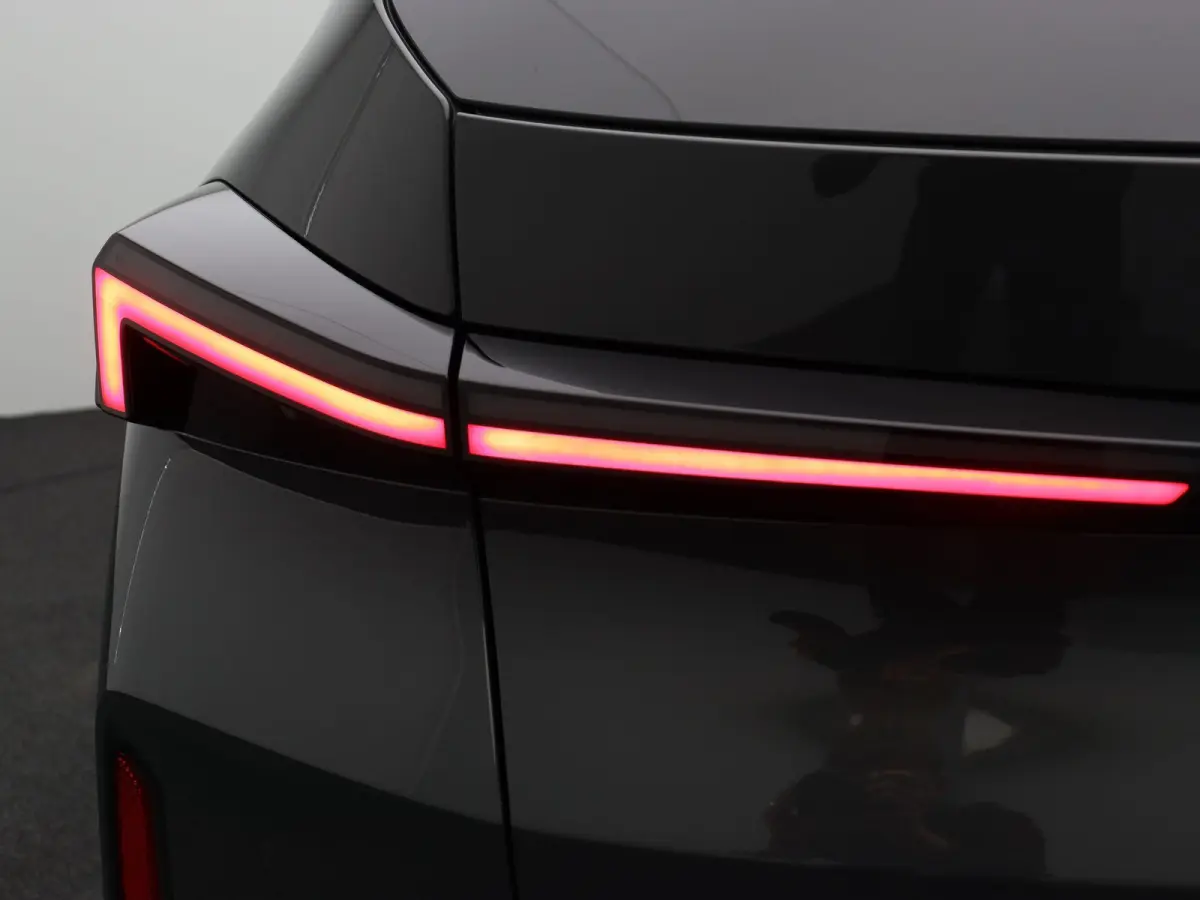 PHEV Comfort Pack | Adaptief M Onderstel Professional | Trekhaak | Driving Assistant Professional | Bowers & Wilkins | 23''