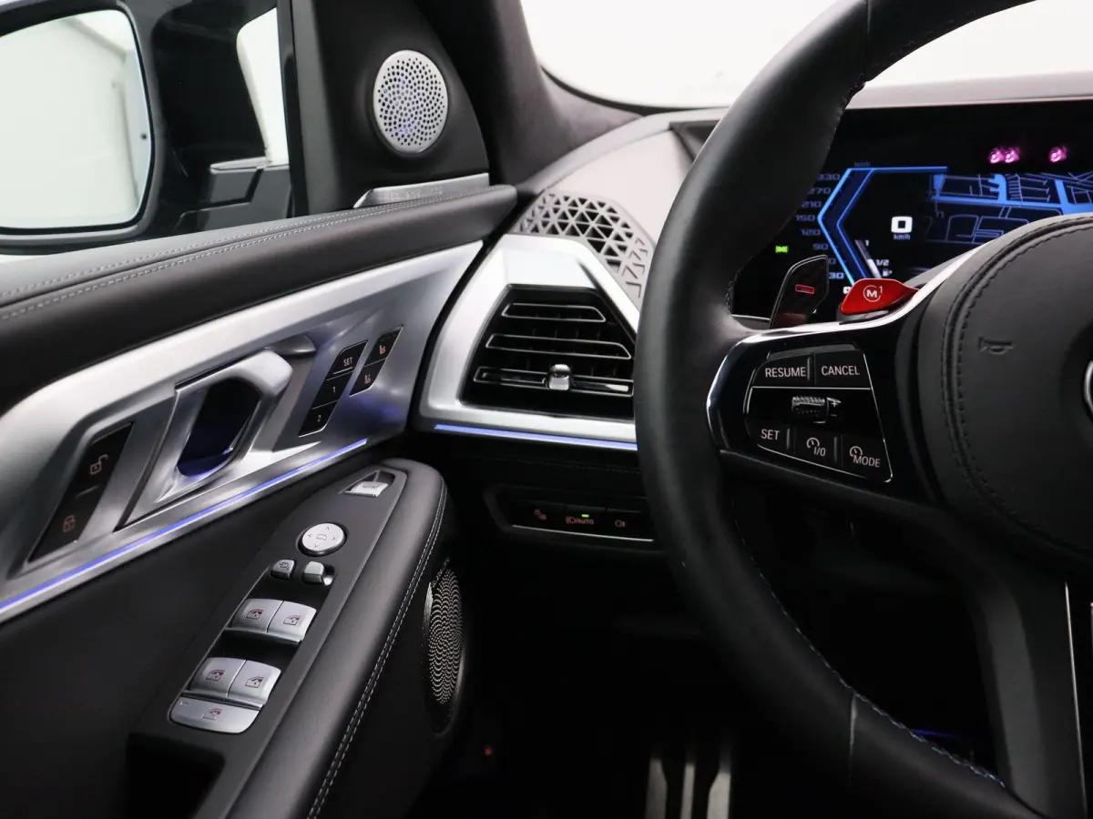 PHEV Comfort Pack | Adaptief M Onderstel Professional | Trekhaak | Driving Assistant Professional | Bowers & Wilkins | 23''