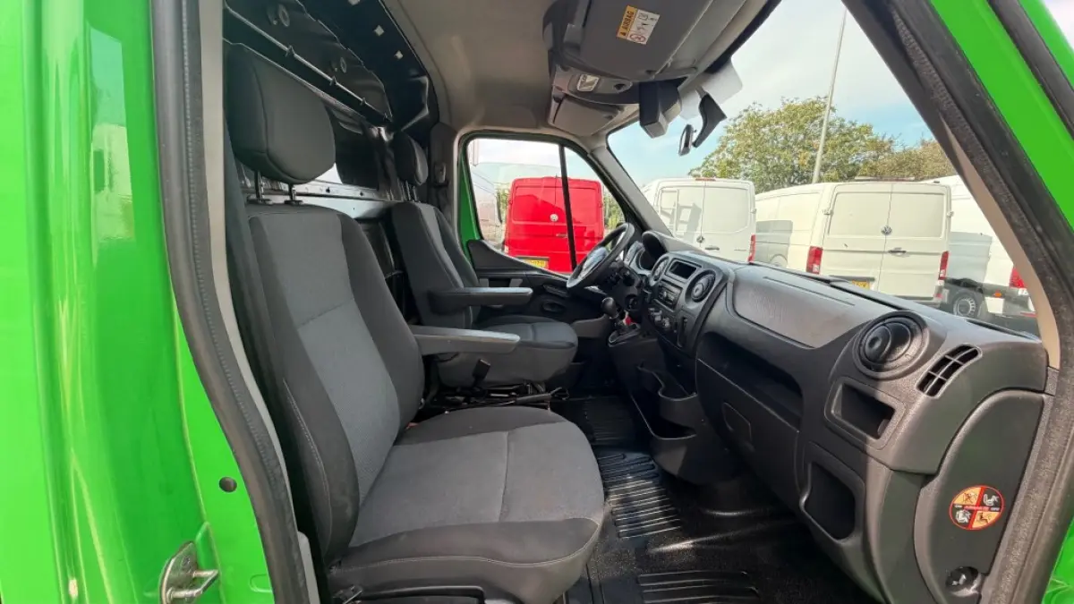 2.3 DCI 96KW 131PK L2H2 EURO 6 AIRCO/ CRUISE CONTROL/ TREKHAAK/ 100% DEALERONDERHOUDEN