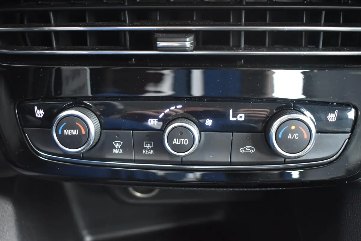 1.2 Elegance 100pk | Stoelverwarming | LMV | Apple CarPlay/Android Auto | Camera | PDC