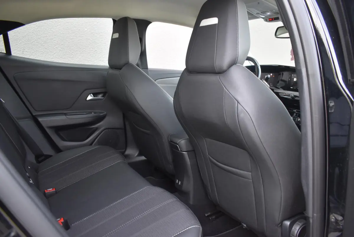1.2 Elegance 100pk | Stoelverwarming | LMV | Apple CarPlay/Android Auto | Camera | PDC