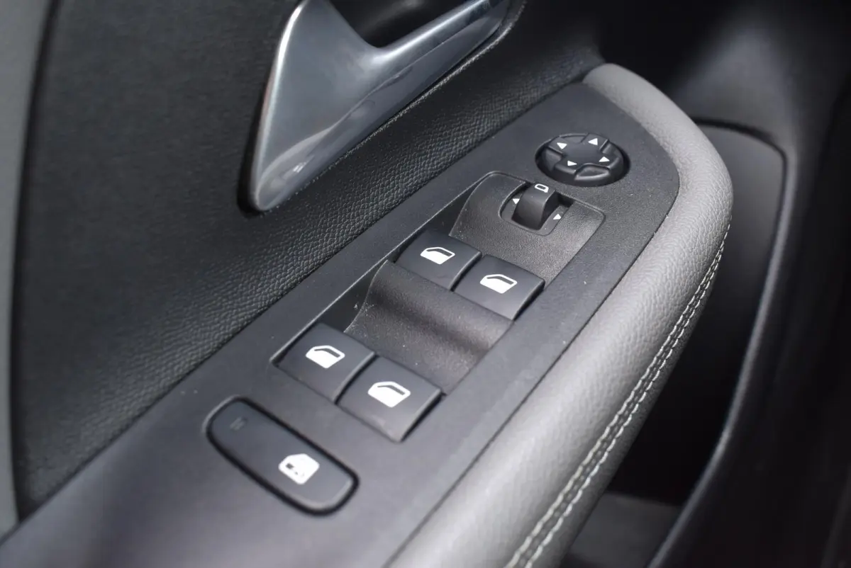 1.2 Elegance 100pk | Stoelverwarming | LMV | Apple CarPlay/Android Auto | Camera | PDC