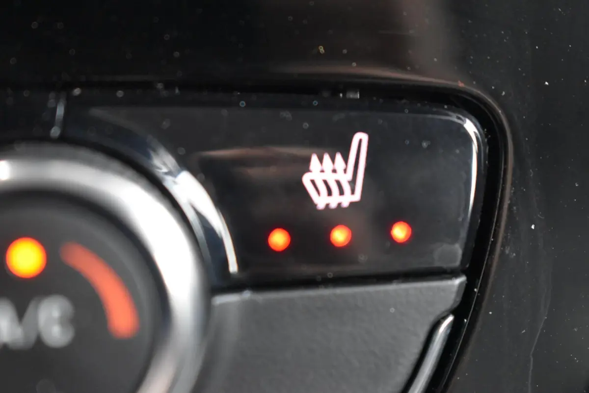 1.2 Elegance 100pk | Stoelverwarming | LMV | Apple CarPlay/Android Auto | Camera | PDC