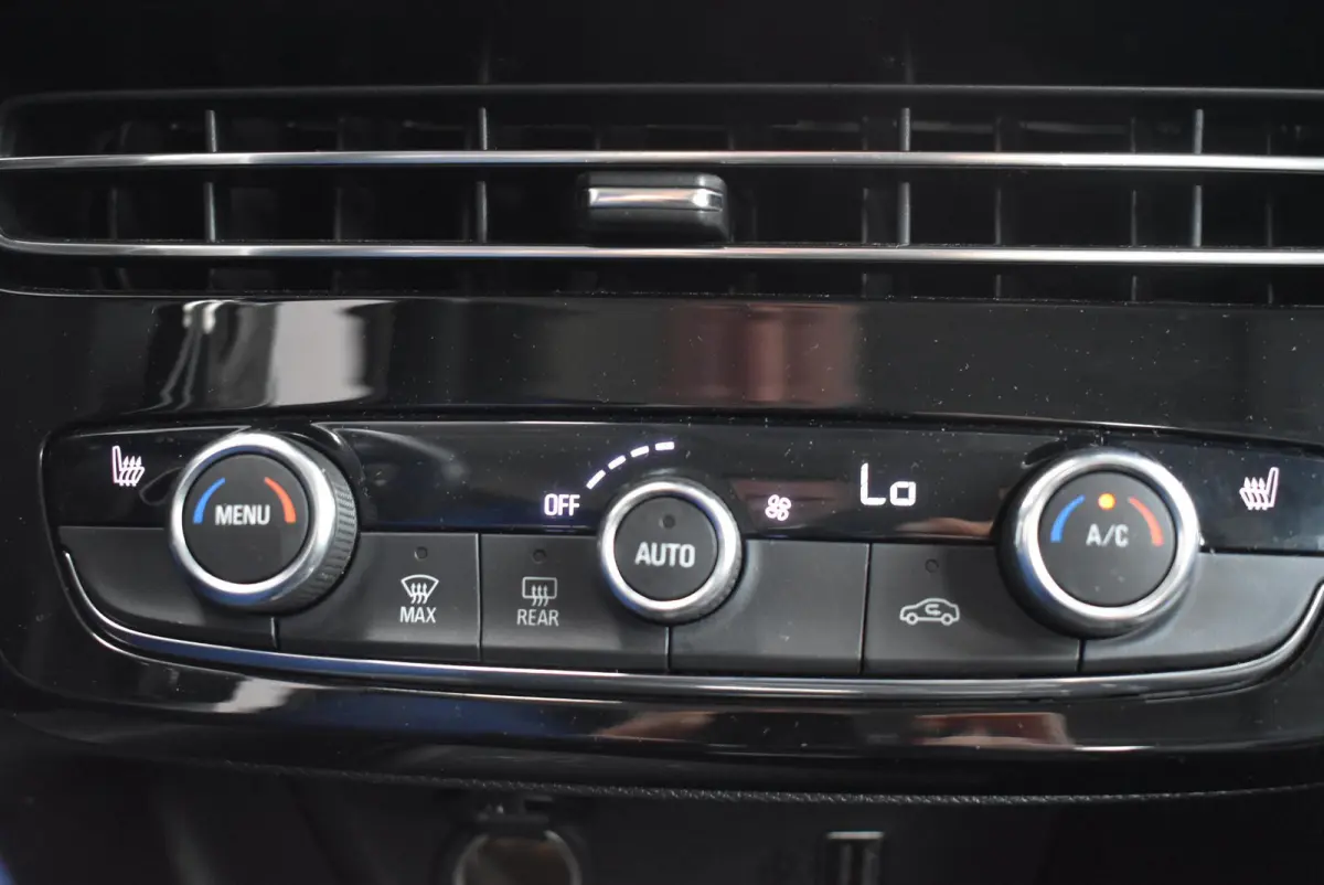 1.2 Elegance 100pk | Stoelverwarming | LMV | Apple CarPlay/Android Auto | Camera | PDC