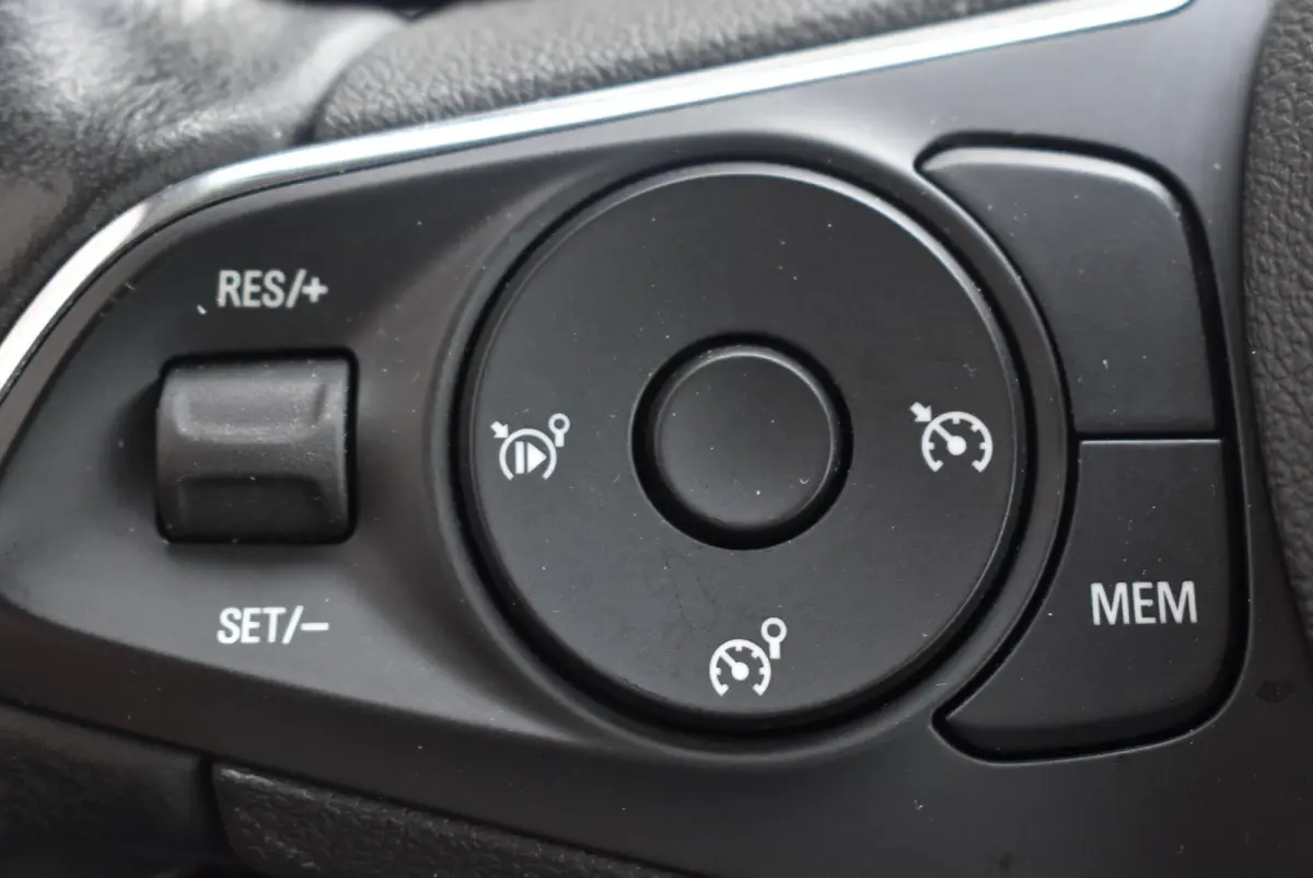 1.2 Elegance 100pk | Stoelverwarming | LMV | Apple CarPlay/Android Auto | Camera | PDC