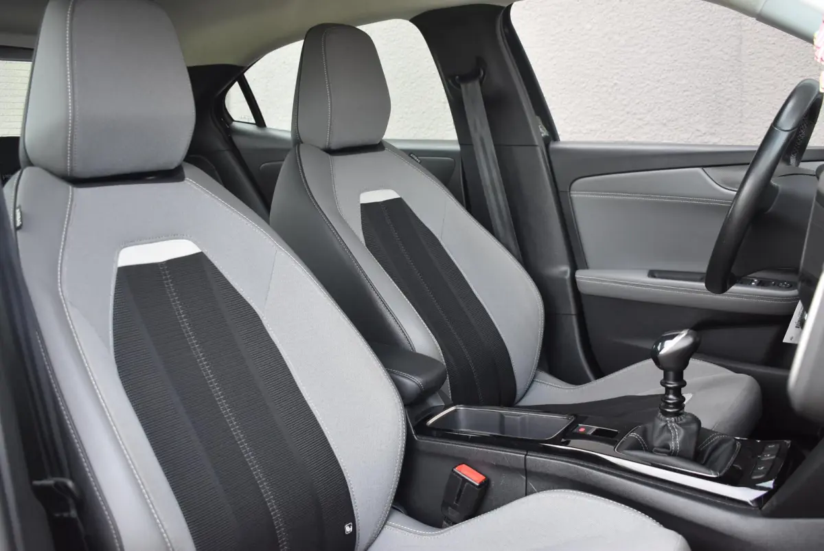 1.2 Elegance 100pk | Stoelverwarming | LMV | Apple CarPlay/Android Auto | Camera | PDC