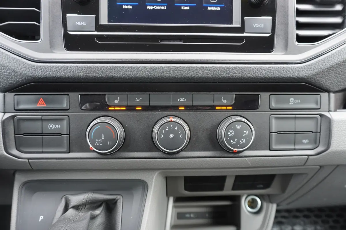 180pk Automaat Bakwagen Laadklep Trekhaak Cruise control Stoelverwarming Apple carplay