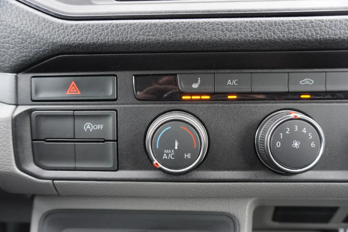 180pk Automaat Bakwagen Laadklep Trekhaak Cruise control Stoelverwarming Apple carplay