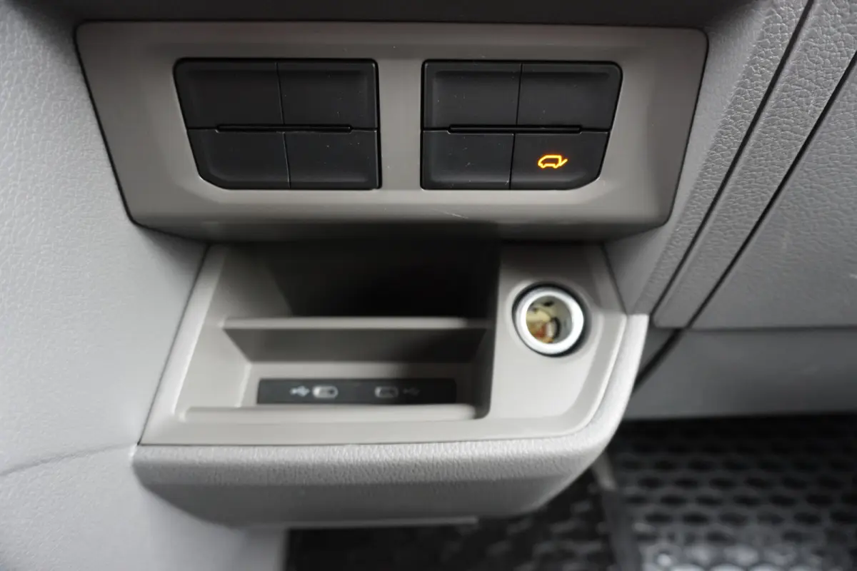 180pk Automaat Bakwagen Laadklep Trekhaak Cruise control Stoelverwarming Apple carplay