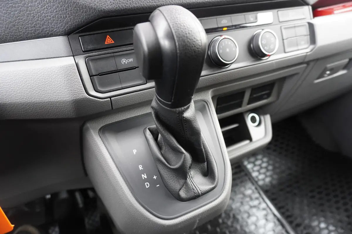 180pk Automaat Bakwagen Laadklep Trekhaak Cruise control Stoelverwarming Apple carplay